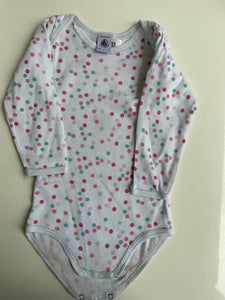 PETIT BATEAU  Body * Flecken vorne 80 Weiß mit bunten Punkten