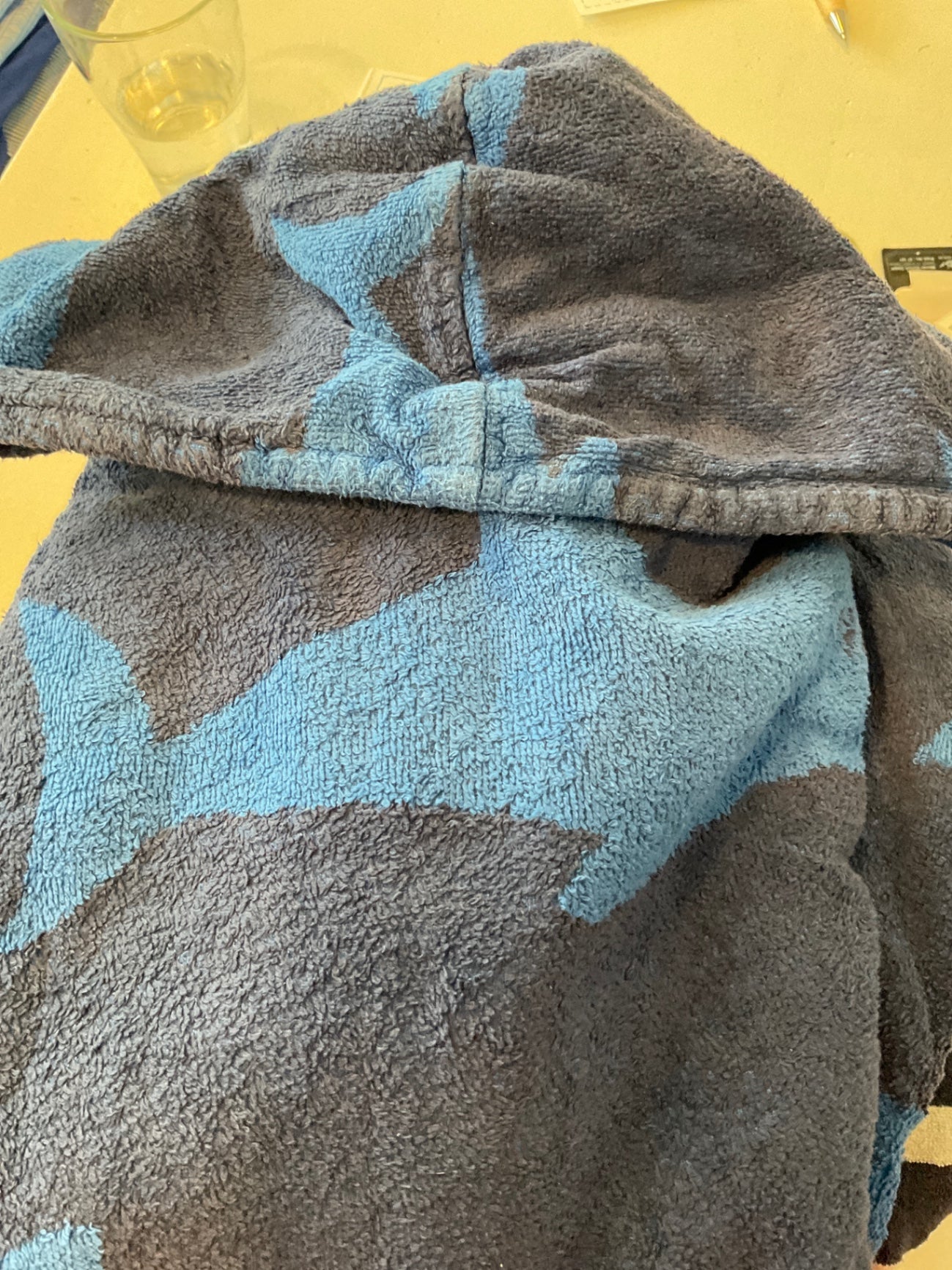 MiniBoden Bademantel 122/134 Mittelblau und Blau Fisch
