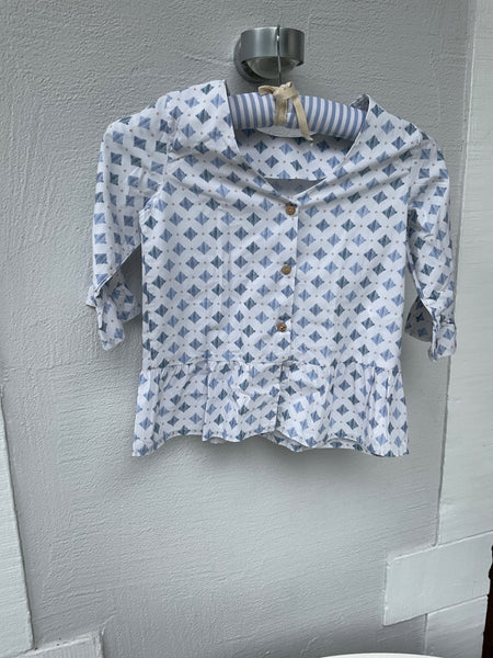 Bonnet à Pompon Bluse 128 Weiß mit blauem Muster