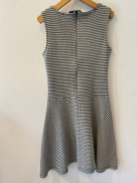 Smart & Pretty Kleid 146 Grau und Weiß gestreift