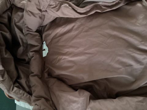 Arket Winterjacke 140 Braun *Loch vorne rechts unten, Innentasche Naht, stark verschmutzt