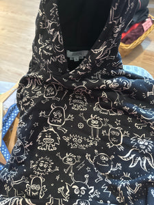 Bonpoint  Kapuzenpullover Defekt 116 Schwarz mit weißen Mustern