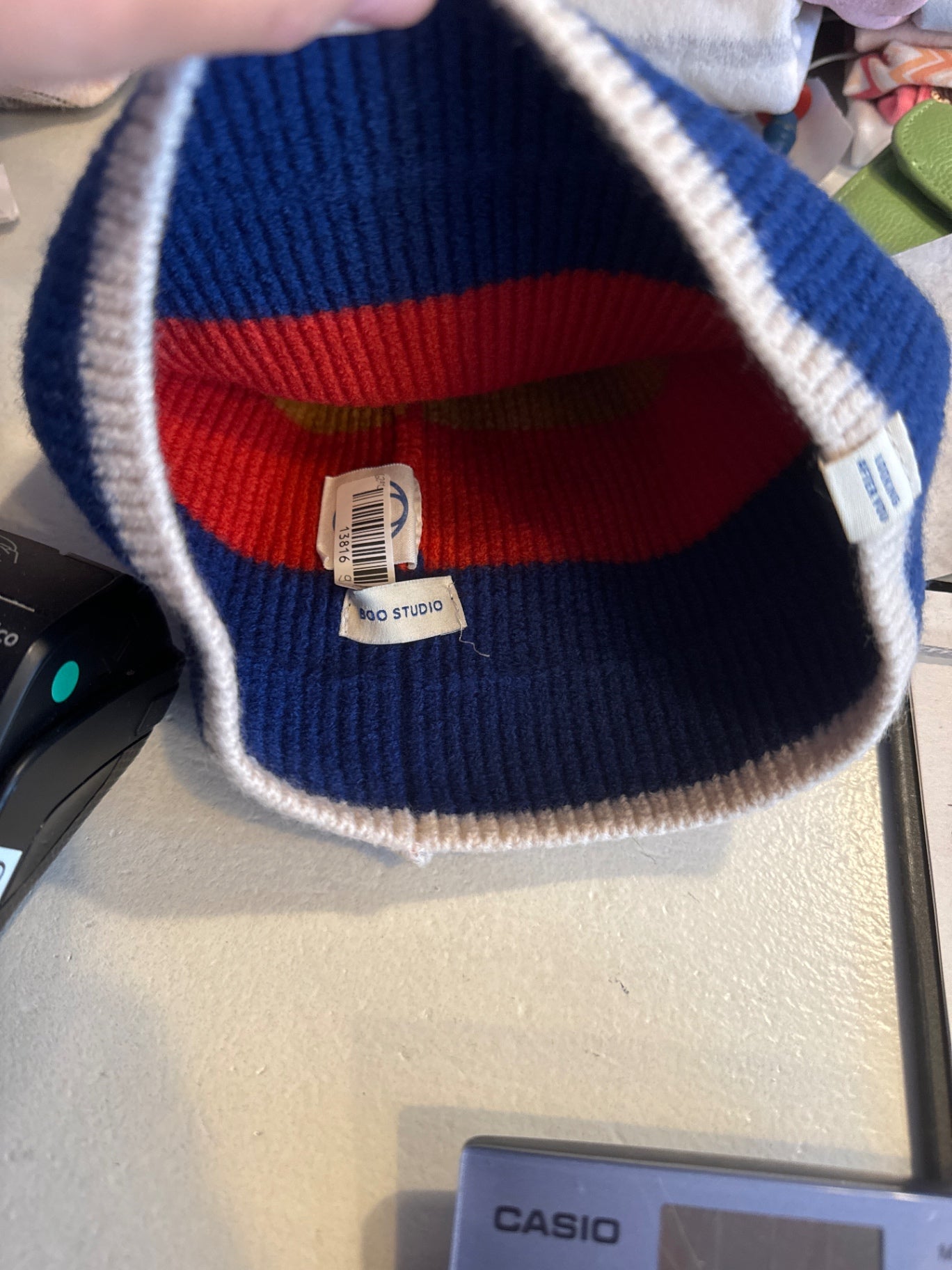 Boo Studio Mütze  Blau, Rot, Creme
