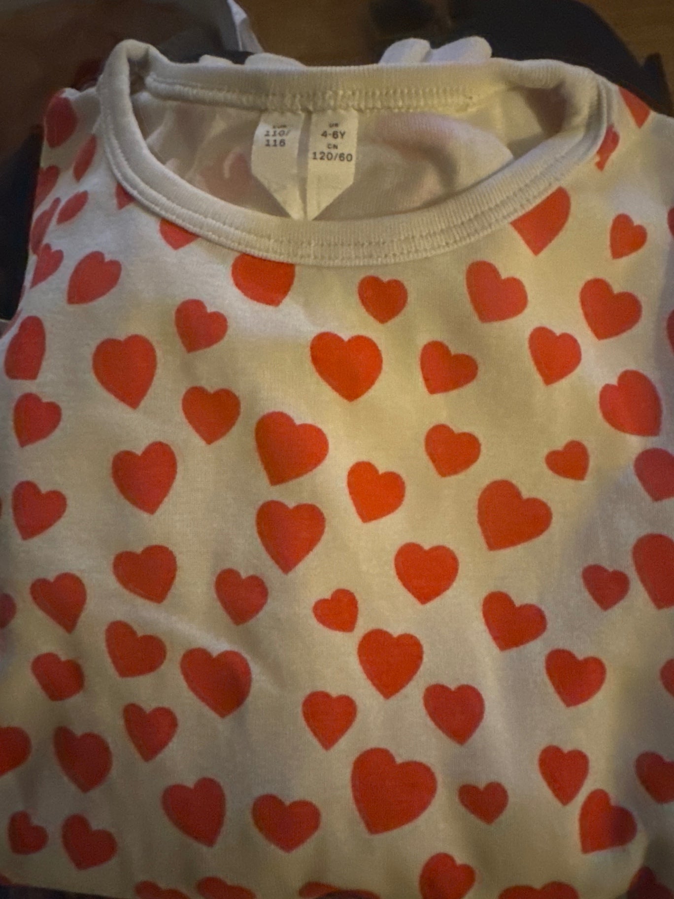 Arket Pyjama  110/116 Weiß mit roten Herzen
