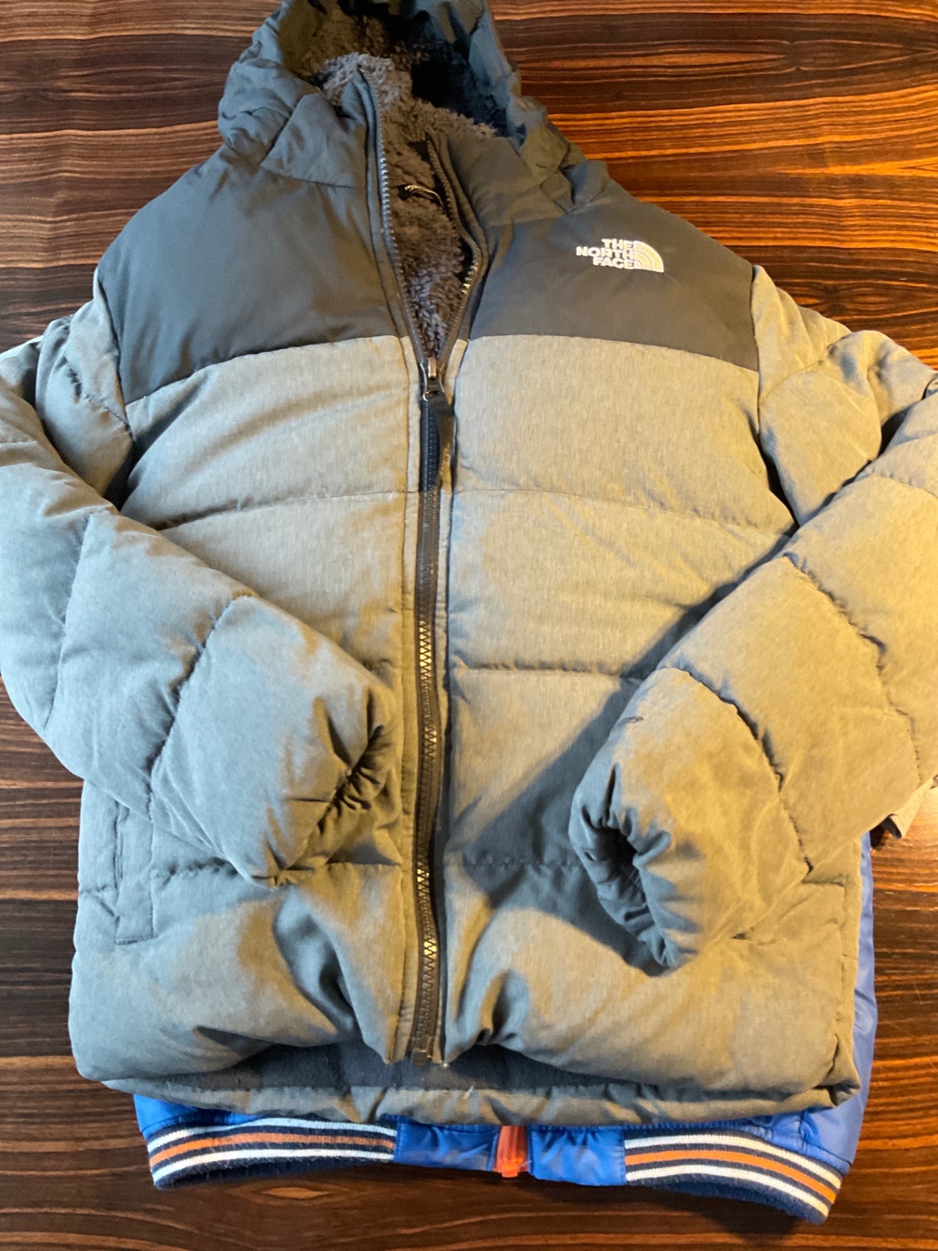 The North Face Daunenjacke *Loch am Ärmel 110/116 Grau