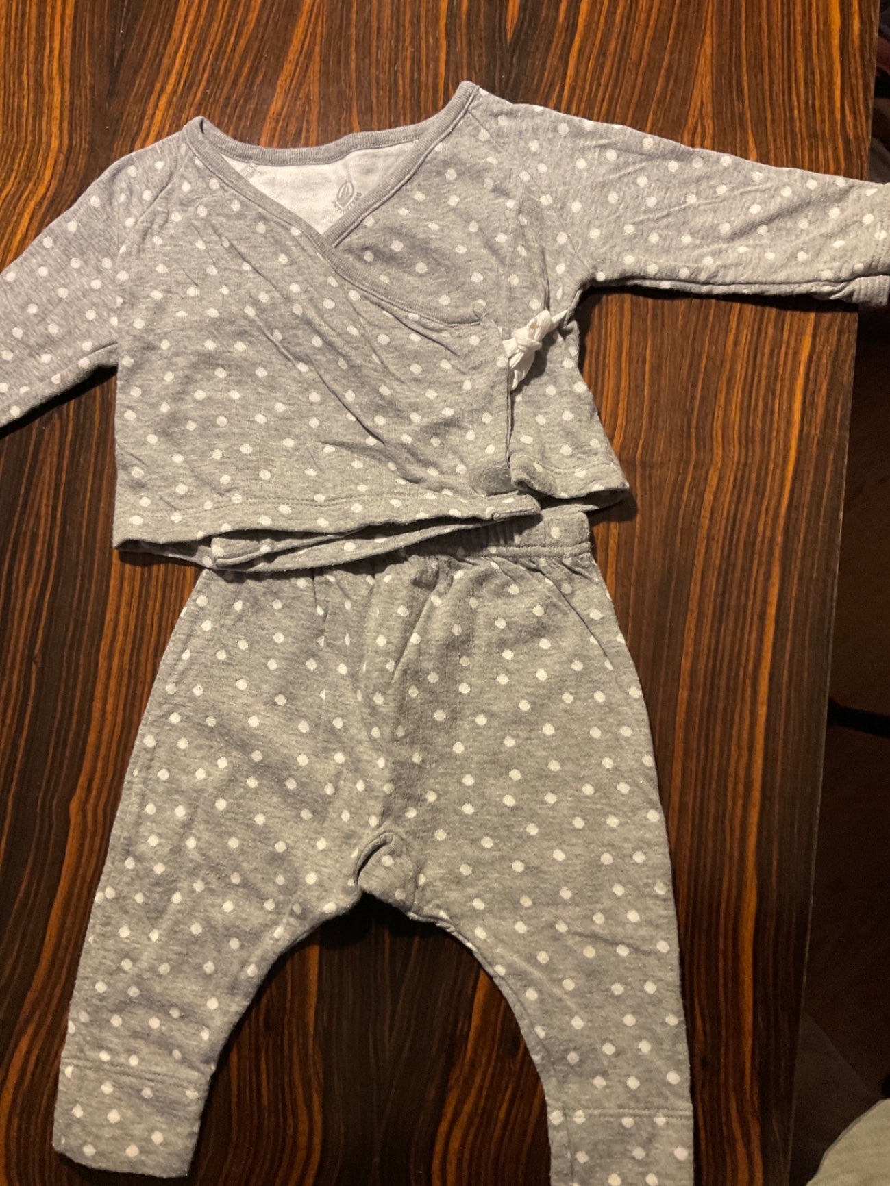 PETIT BATEAU Pyjama Set 68 Grau mit weißen Punkten