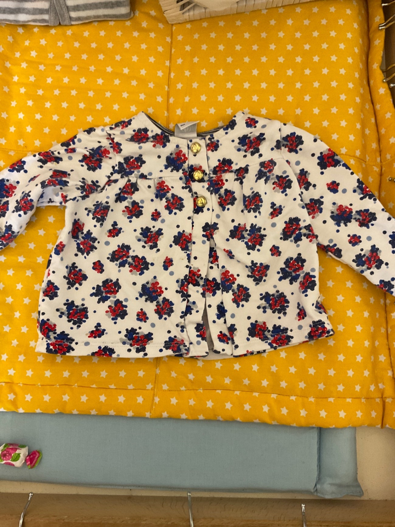 PETIT BATEAU Jacke 74 Weiß mit Blumenmuster in Rot und Blau