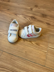 Adidas Sneaker 22 Weiß