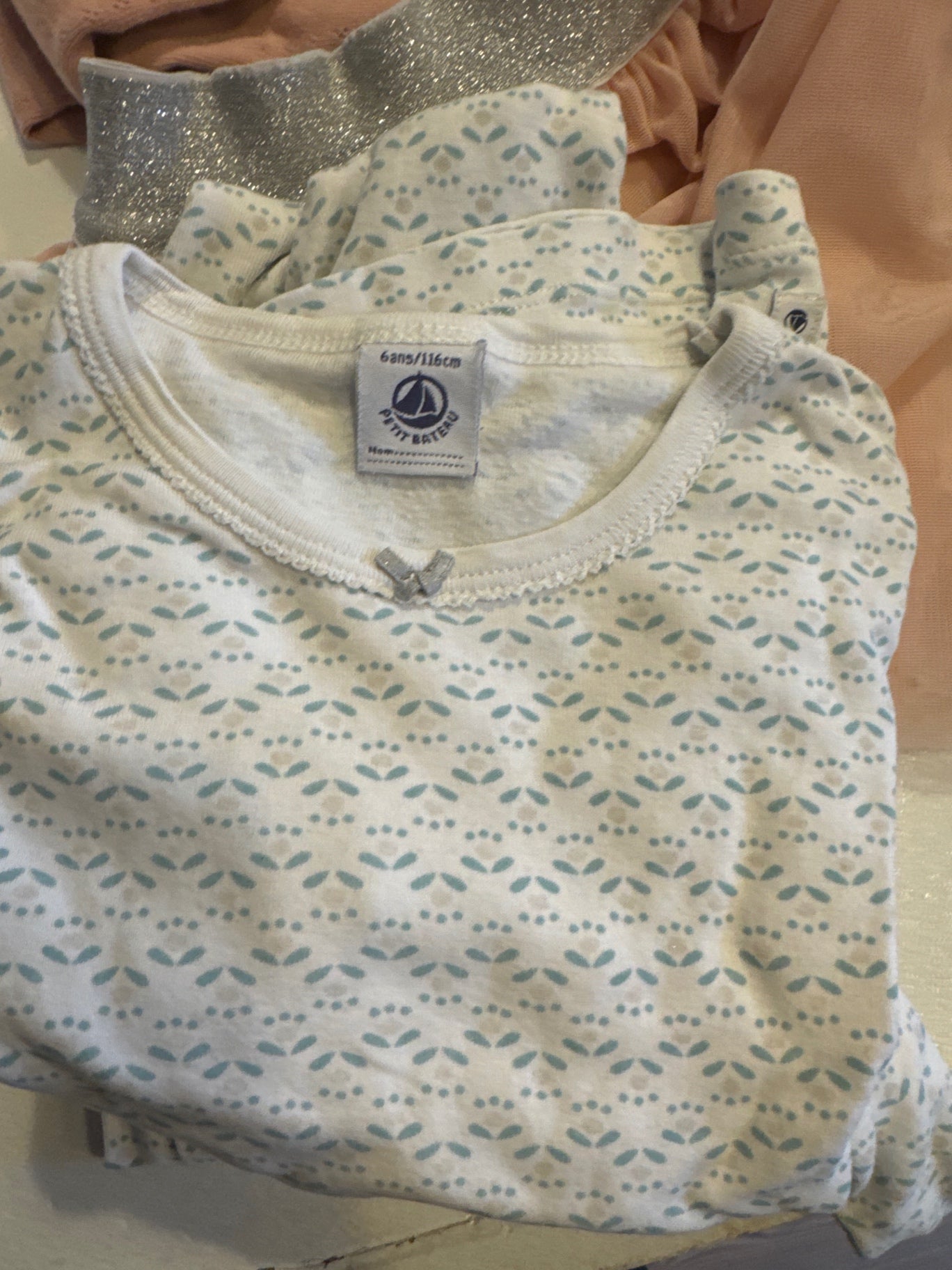 Petit Bateau Pyjama 116 Weiß mit blauem Muster