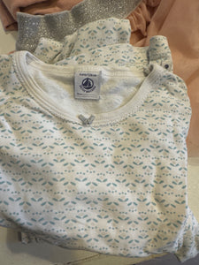 Petit Bateau Pyjama 116 Weiß mit blauem Muster